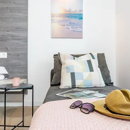 Beachfront Wave Srzic 마카르스카