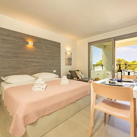 Beachfront Wave Srzic