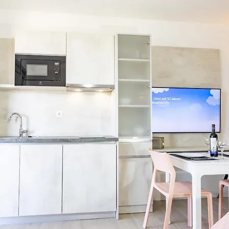 Beachfront Wave Srzic