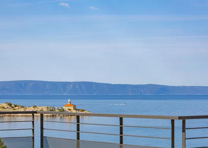 Beachfront Wave Srzic Apartment Makarska