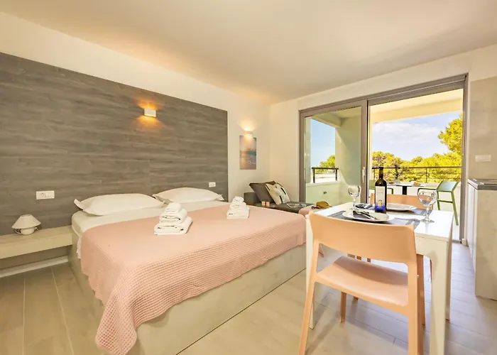 Beachfront Wave Srzic