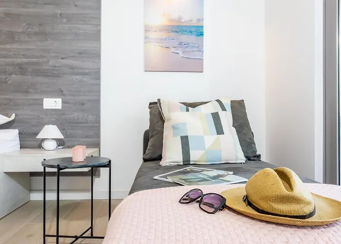 Beachfront Wave Srzic Makarska