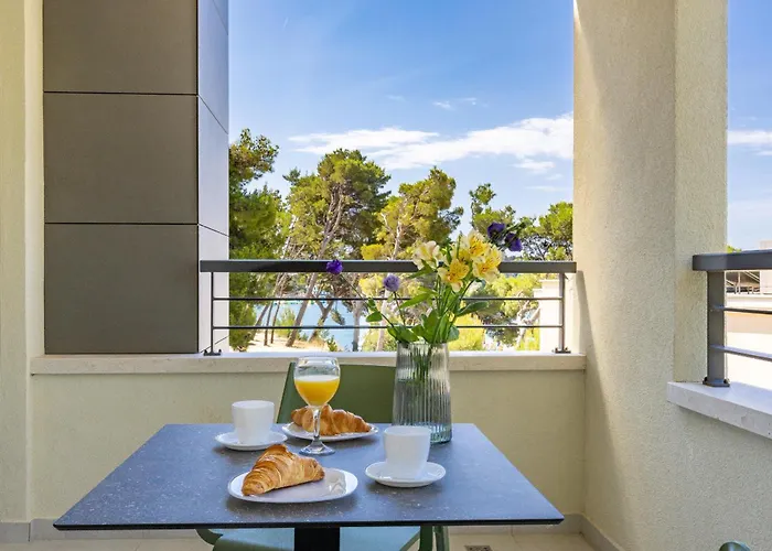 Beachfront Wave Srzic Apartment Makarska