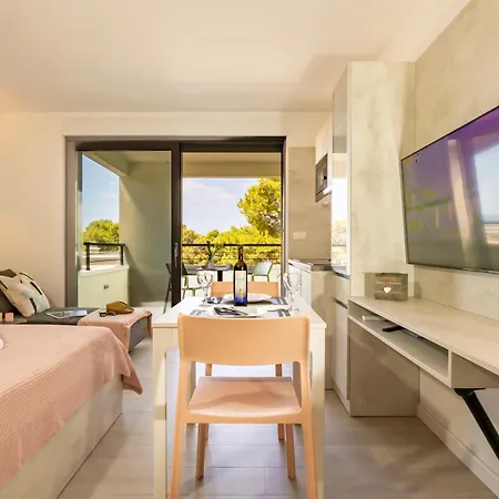 Beachfront Wave Srzic *